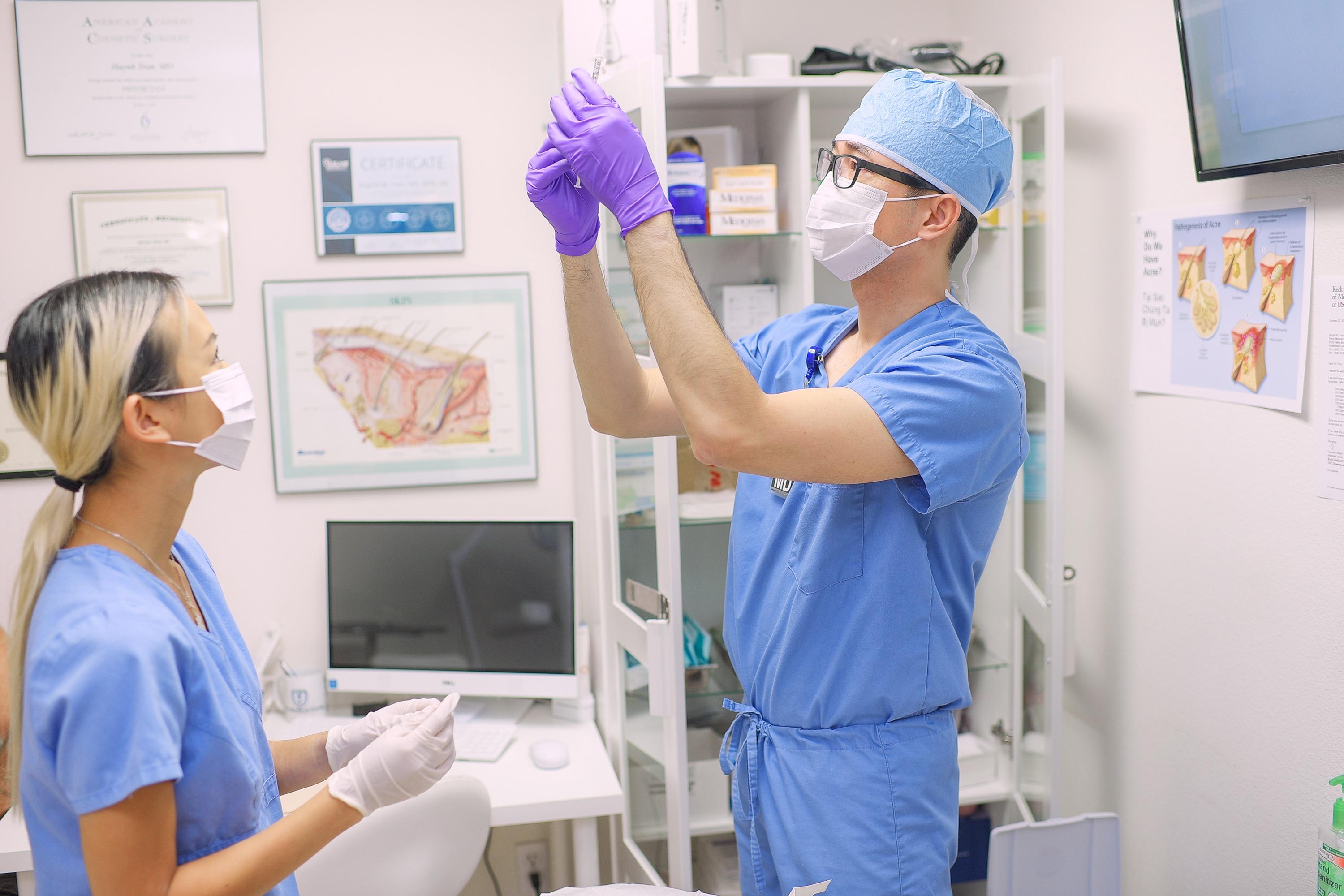 Tu anh chang khong ranh tieng Anh den vi bac si thanh danh tren dat My hinh anh