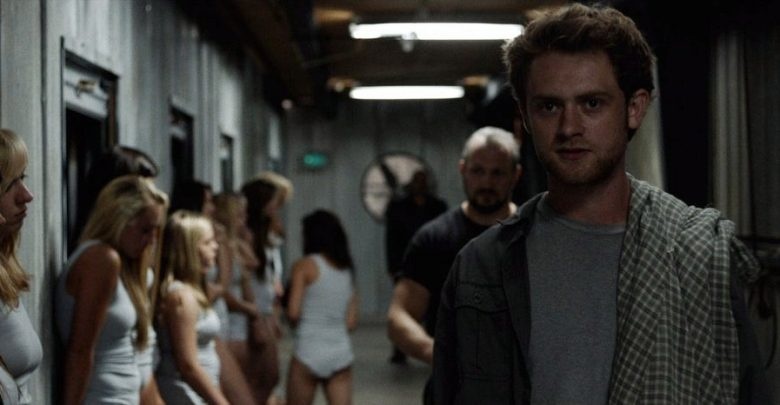 Chuyen lanh gay ben trong hang o buon ban mai dam hinh anh