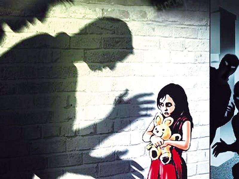 Lam the nao de bao ve con tre khi nguy hiem den tu nguoi quen hinh anh