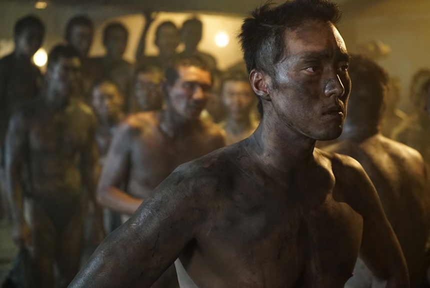 Cuoc chien giua tien va luong tri noi ham mo tam toi hinh anh