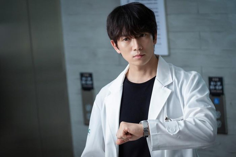 Am muu ghe ron phia sau vu mat tich cua bac si noi tieng hinh anh