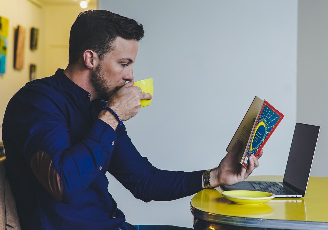 Doc sach gi de khoi nghiep sau dai dich? hinh anh