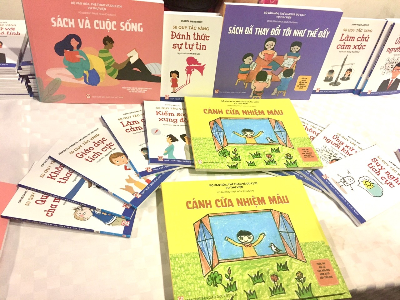 Sach luon la nguoi thay vi dai trong cuoc song hinh anh