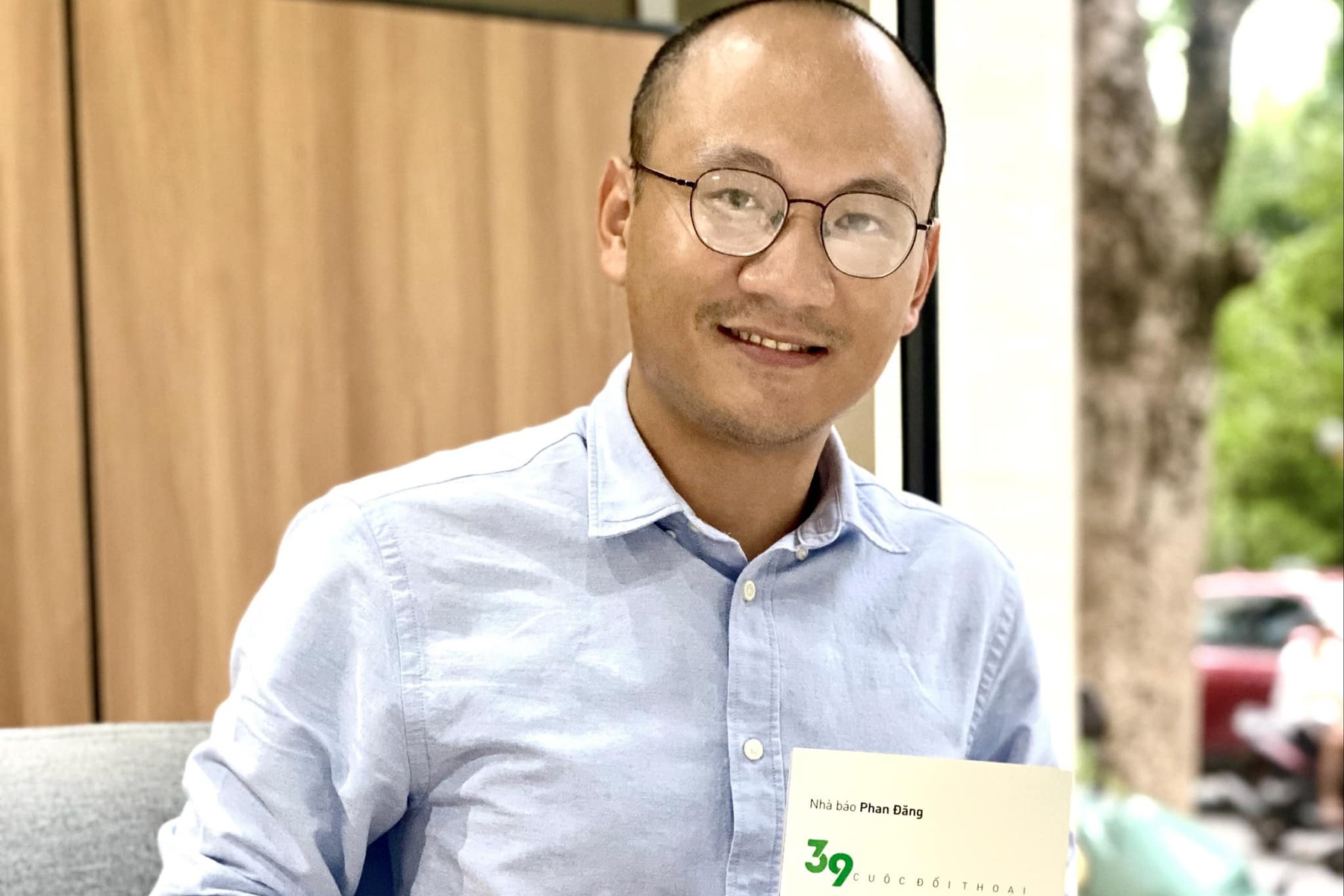  Phan Dang: ‘Cac ban tre hay lay hoc tap lam niem vui’ hinh anh