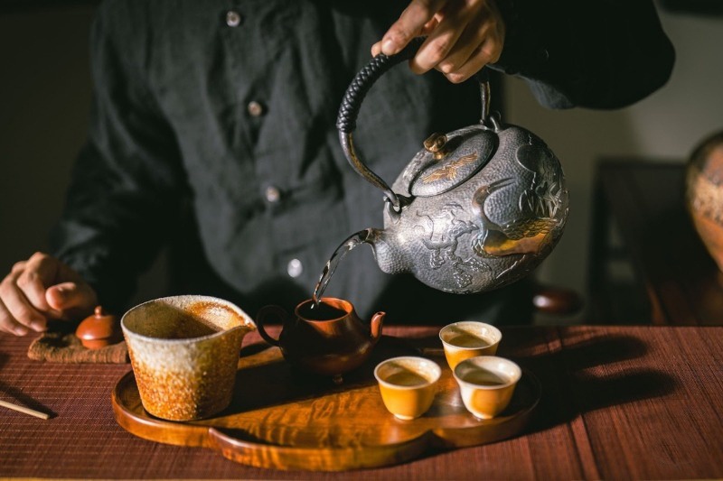 Chuyen ong lao dap vo am tra quy va song den 120 tuoi hinh anh