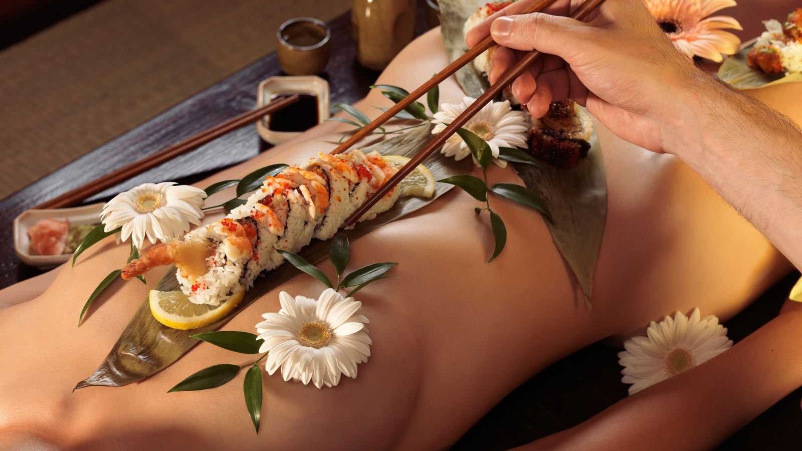 Nyotaimori - nghe thuat sushi tren nguoi mau khoa than hinh anh