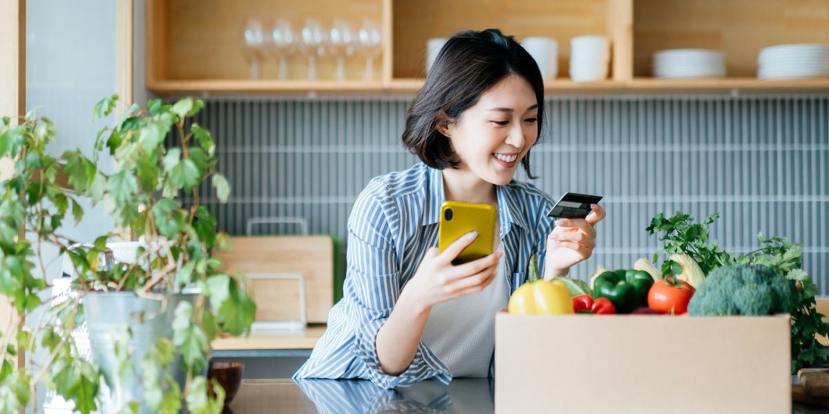 Can trong khi dung the tin dung hinh anh