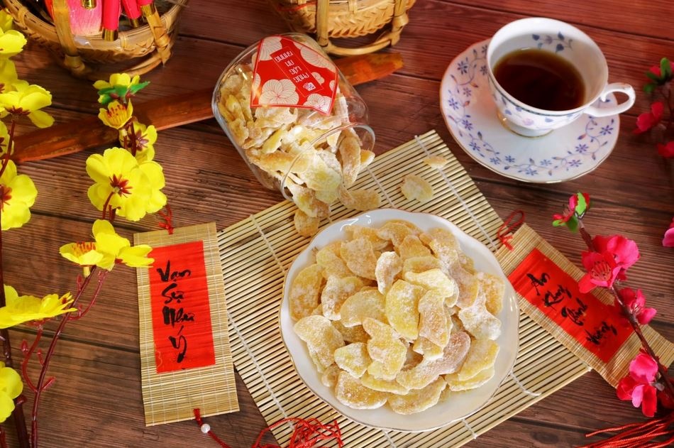 Nho thuong mut gung xu Hue ngay Tet hinh anh