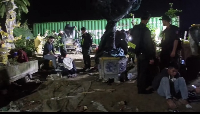 Co ham tru,  Lam tu diem,  Phe ma tuy anh 1