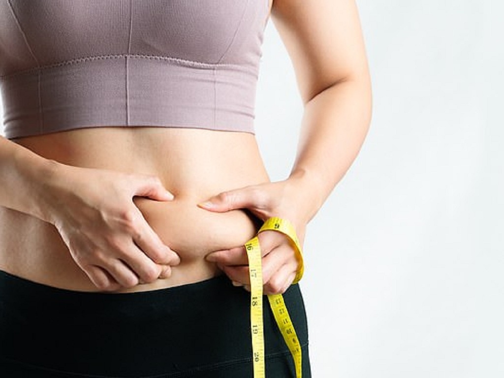 Vi sao phu nu trung nien de bi beo bung? hinh anh