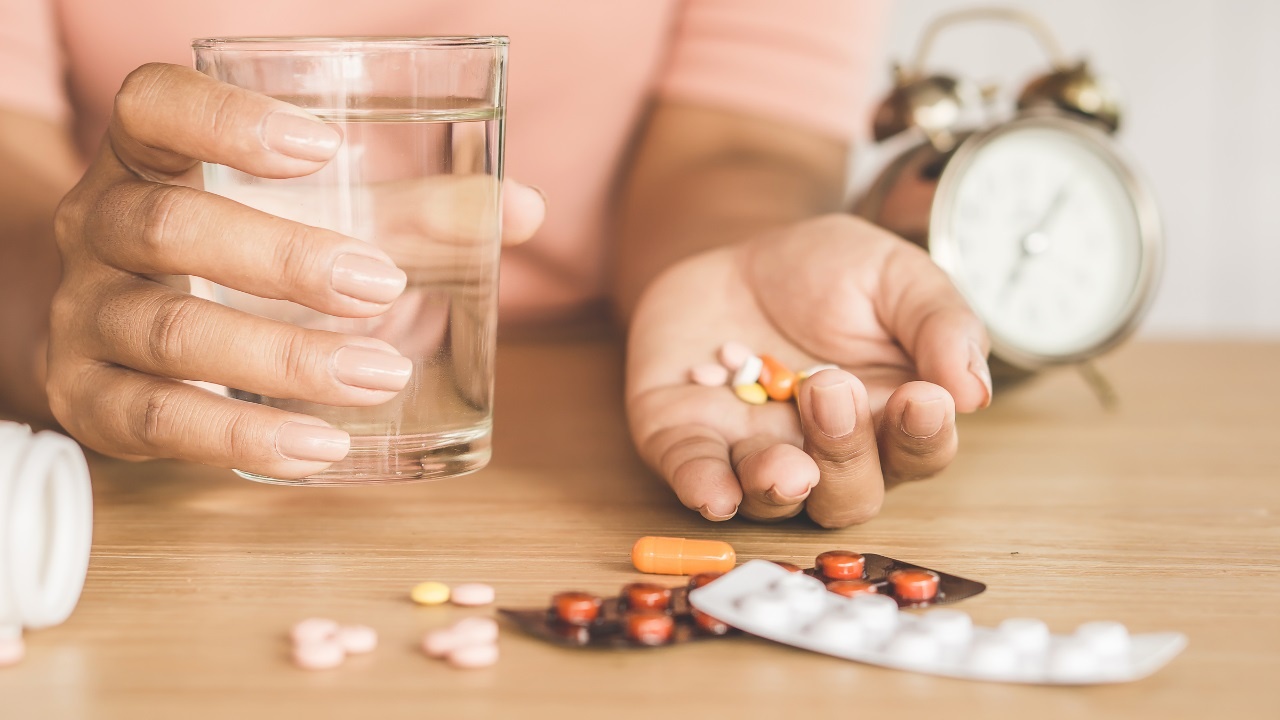 Moi lien he giua corticoid va lao hoa som hinh anh