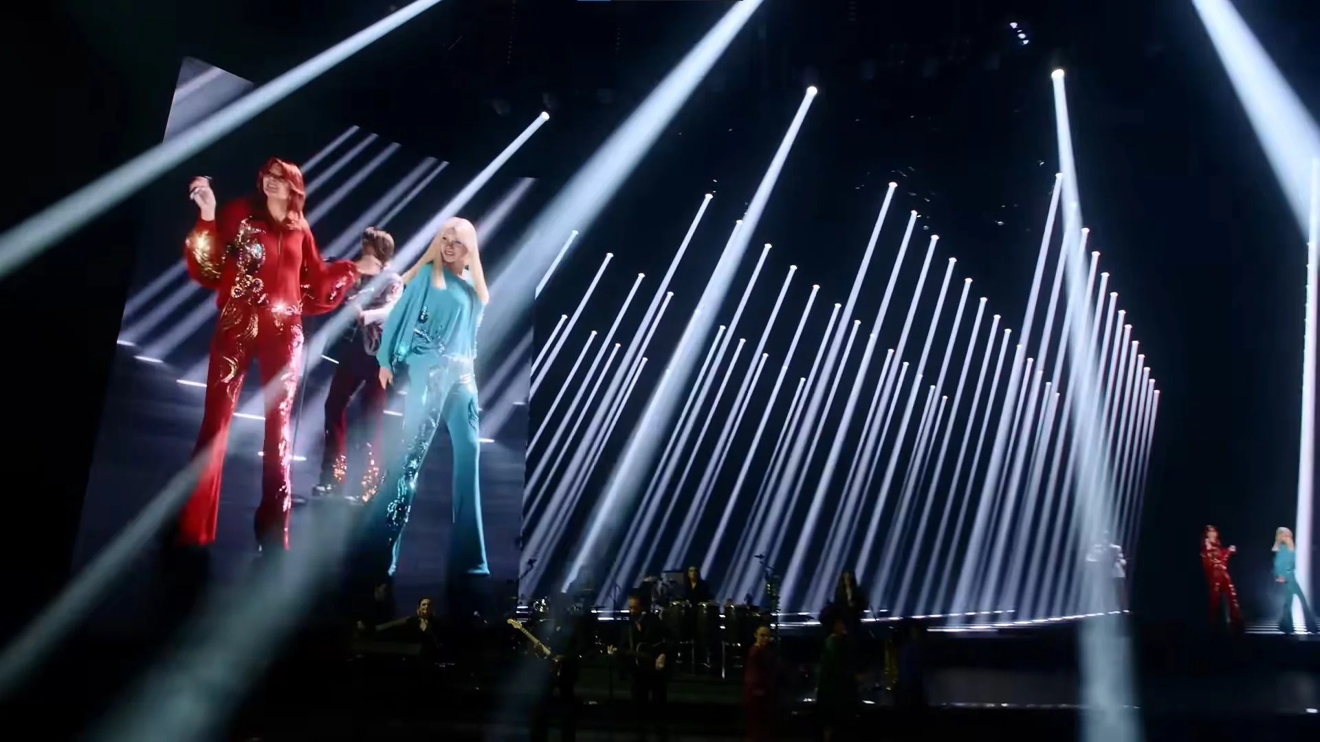 Goc khuat phia sau anh den ruc ro cua ABBA hinh anh