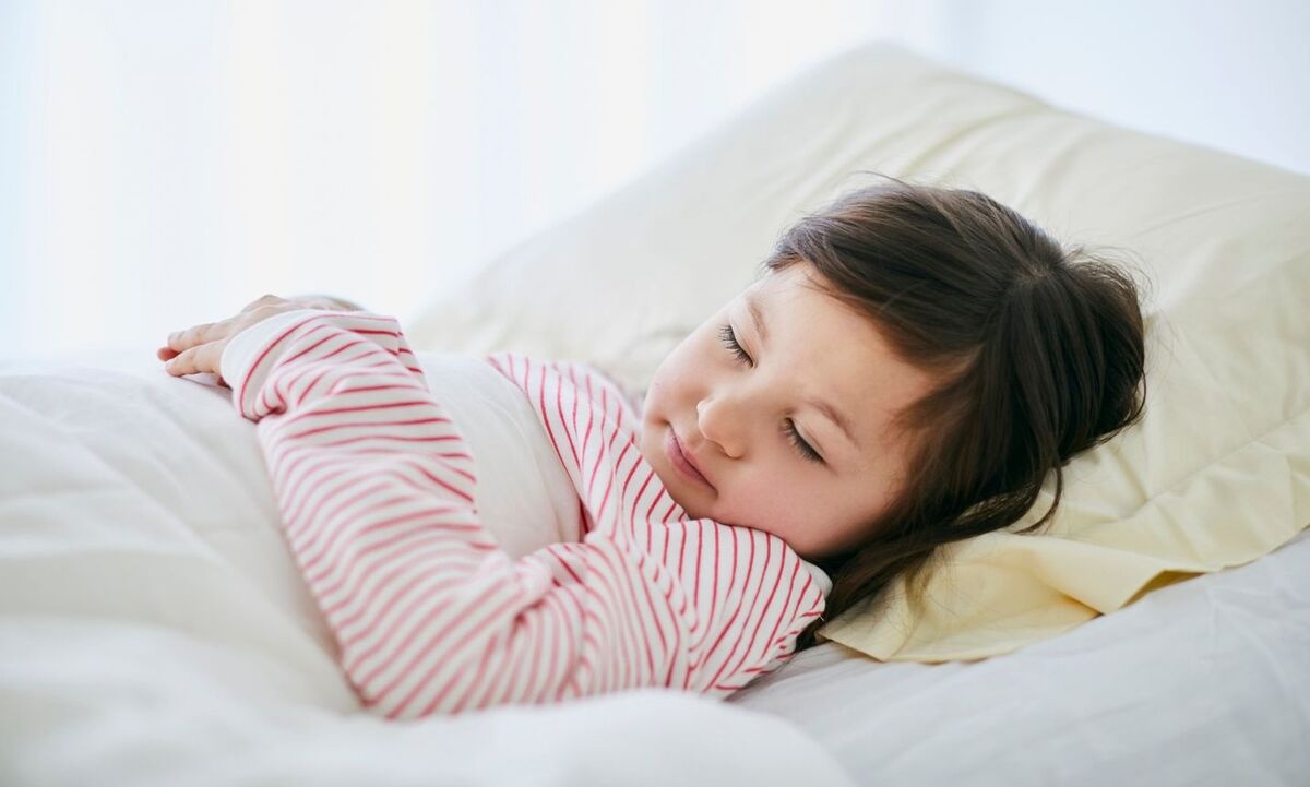 Vi sao khong duoc tuy tien giai nhiet cho tre nho? hinh anh