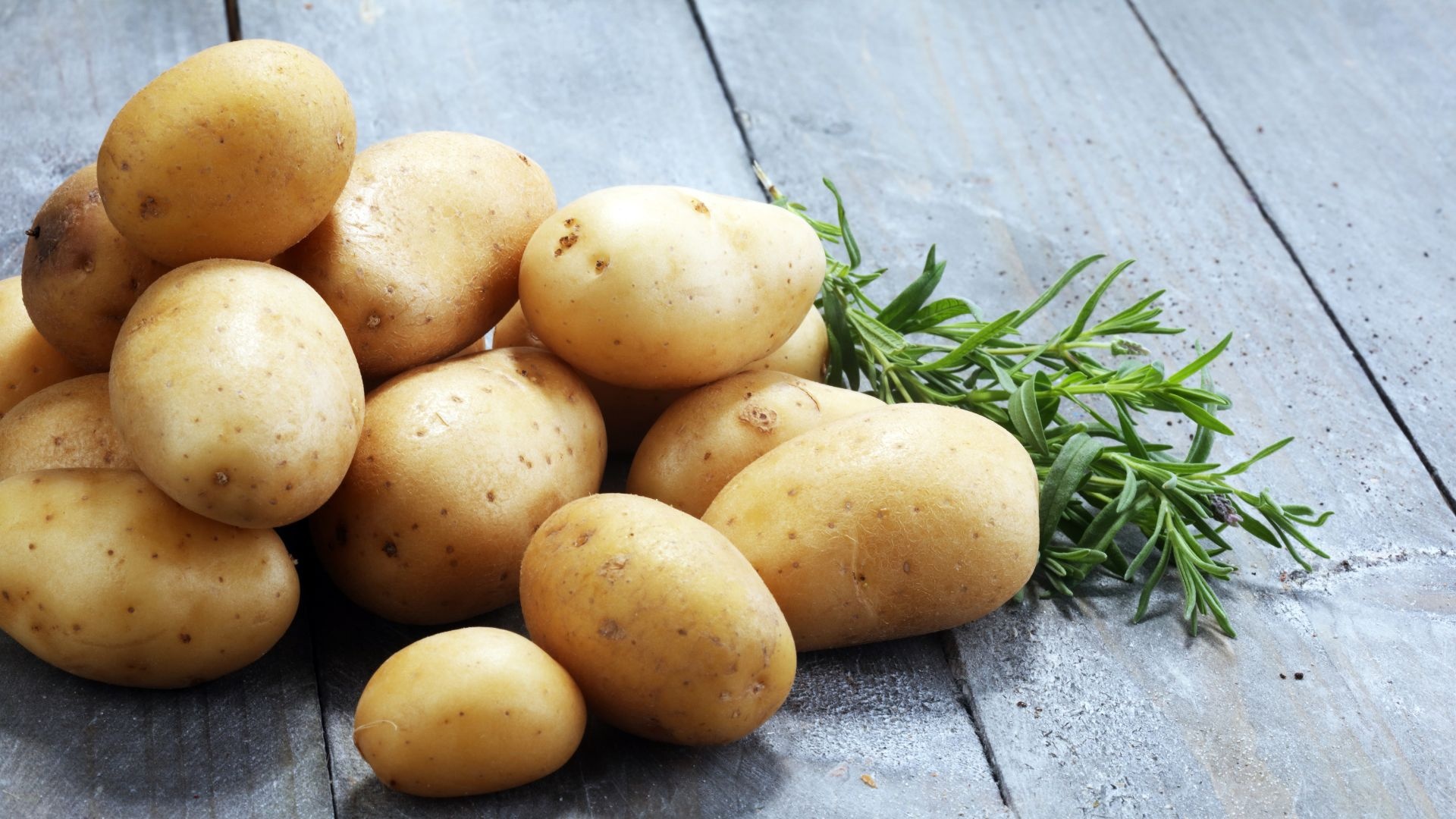 Vi sao khong nen an khoai tay moc mam? hinh anh