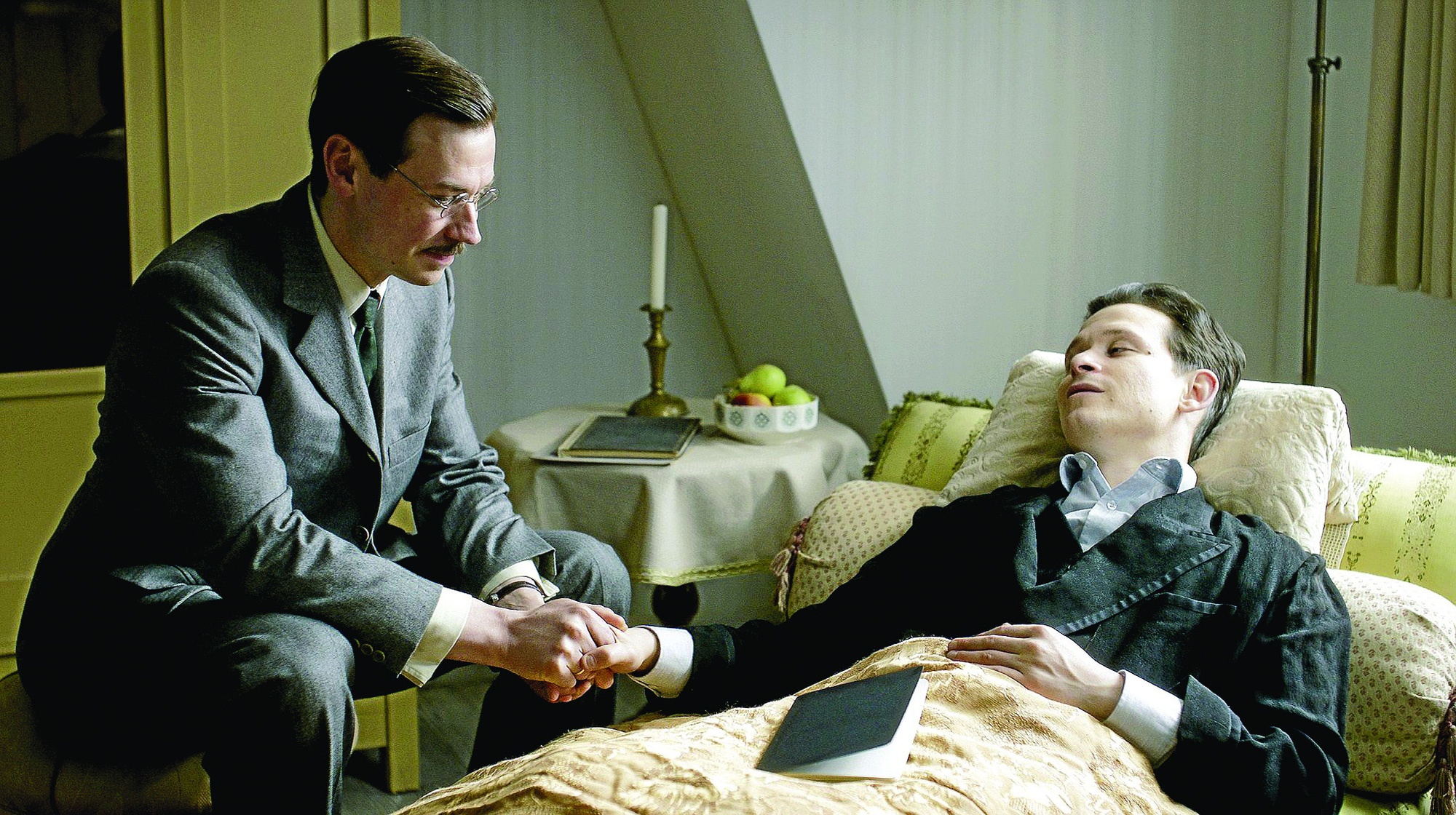 Nha van doc gi? hinh anh