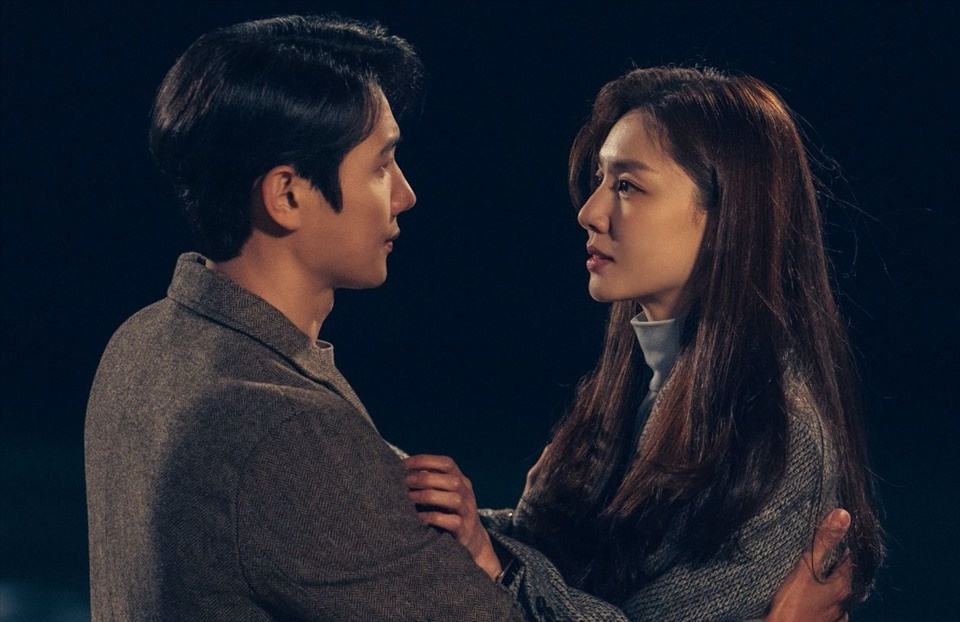 Nhung yeu to ngoai hon nhan anh huong toi cach doi mat voi ngoai tinh hinh anh