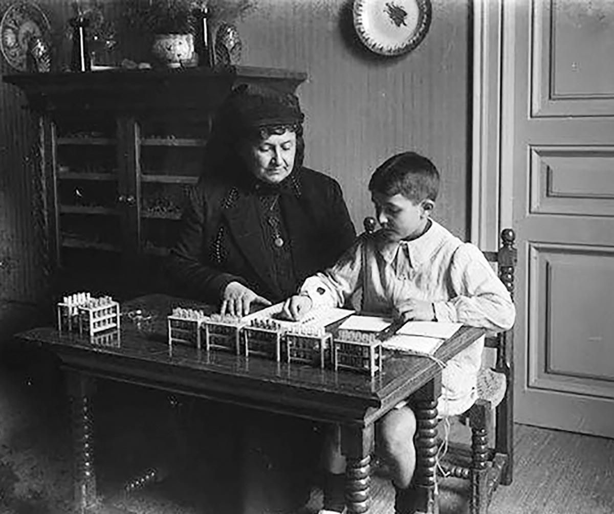Maria Montessori muốn học nghề gì khi còn nhỏ?