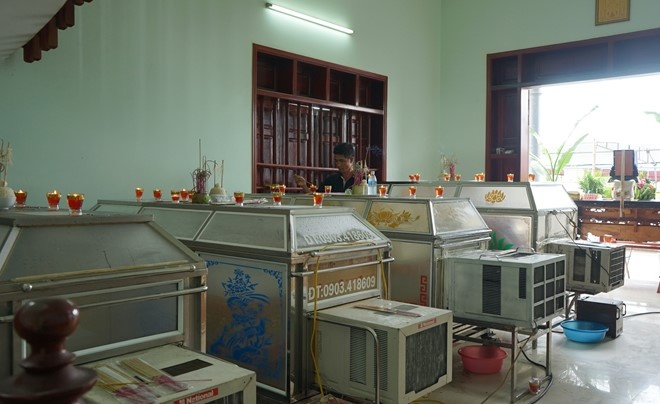 4 ba chau bi sat hai anh 1