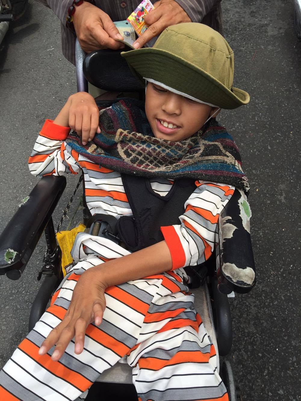 cha cùng con bại não bán vé số ảnh 1 cha cung con bai nao ban ve so anh 1