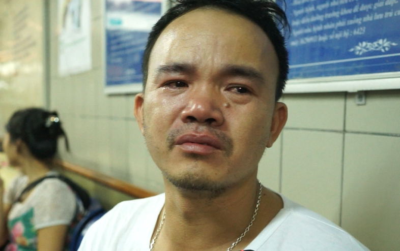 Nuoc mat nguoi dan ong mat con, vo nguy kich hinh anh