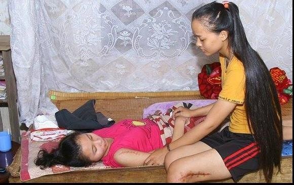 Canh doi hai chi em ruot lien tiep bi xe tai can qua nguoi hinh anh