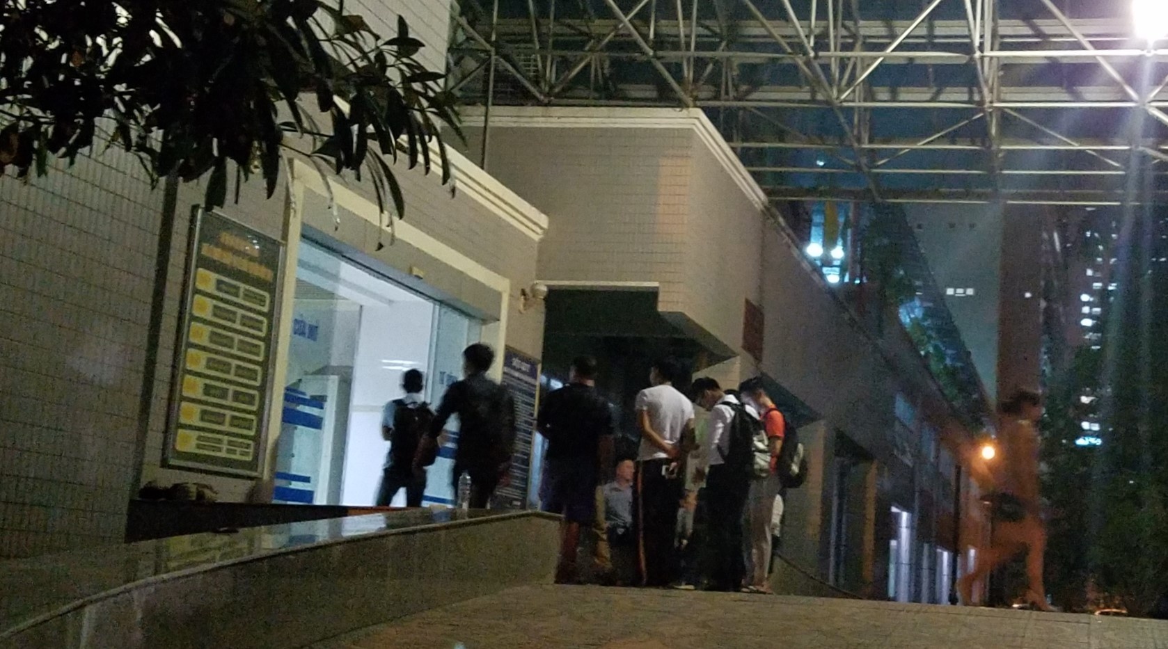 thoat chet khoi vu no bot dien anh 2