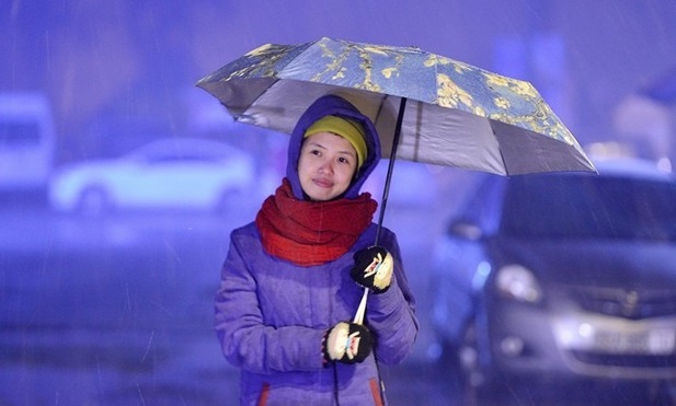 Mien Bac sap giam hon 10 do C, Ha Noi co mua hinh anh