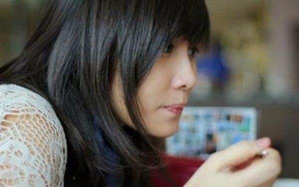 Chu tich xinh dep cua Hoi tri thuc tre Viet Nam tai Anh hinh anh