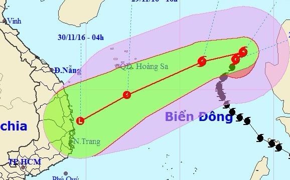 Bao so 9 dang giam cap khi vao gan dat lien hinh anh