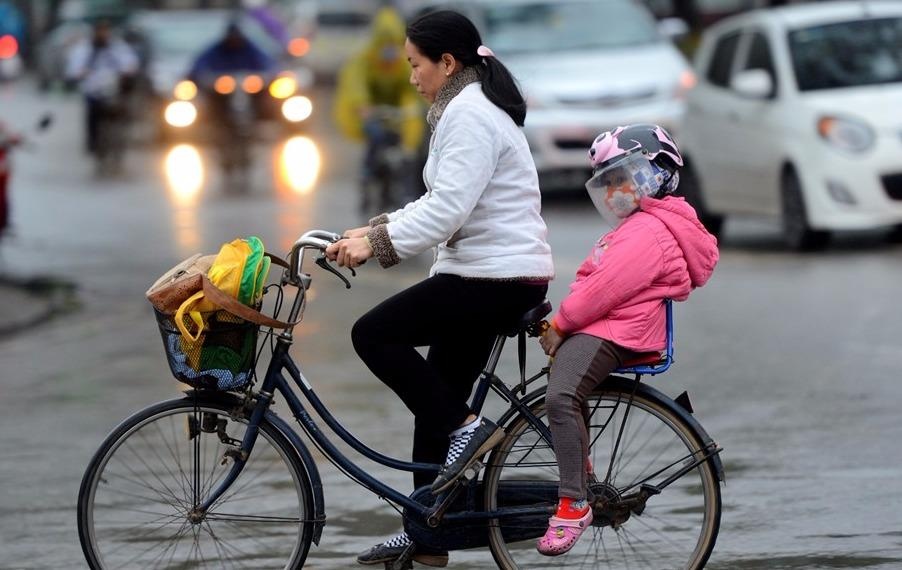 Mien Bac lanh keo dai, mien Trung nguy co lu quet hinh anh