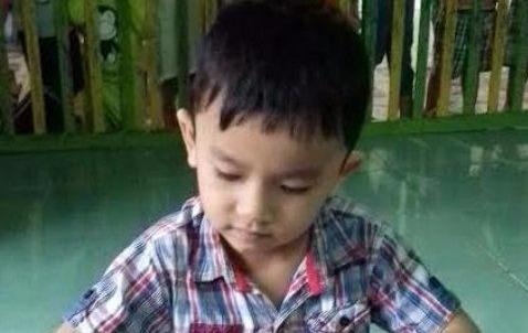 Be 4 tuoi doc tieng Anh vanh vach du chua duoc day hinh anh
