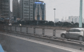 Canh sat truy tim 4 xe may lieu mang chay nguoc chieu o duong tren cao hinh anh