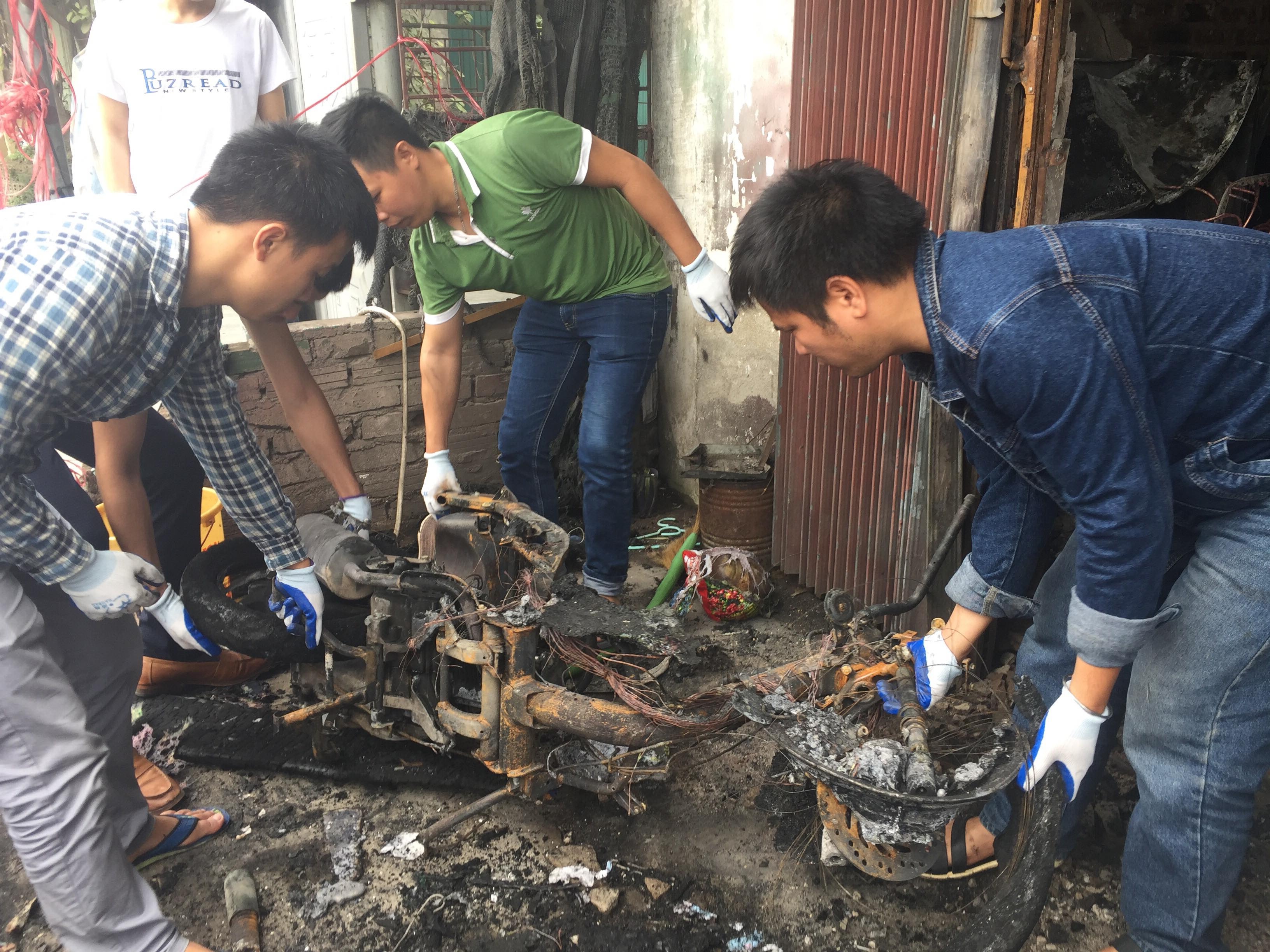 Do dac chay rui ben trong cua hang co 3 me con tu vong hinh anh