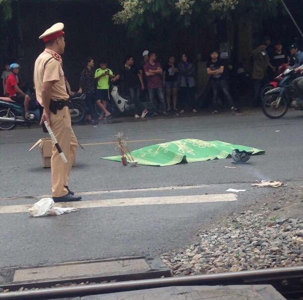 xe máy va chạm với xe bồn ảnh 2 xe may va cham voi xe bon anh 2