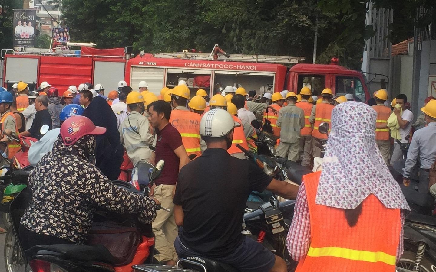 Chay o cong truong Benh vien Viet - Phap, hang tram nguoi thao chay hinh anh