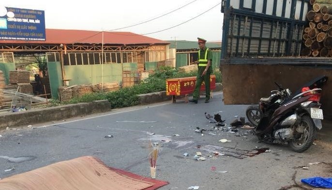 đâm vào xe tải tử vong tại chỗ ảnh 1 dam vao xe tai tu vong tai cho anh 1