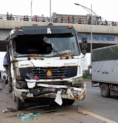 Tai nạn cầu vượt Đình Trám ảnh 2 Tai nan cau vuot Dinh Tram anh 2