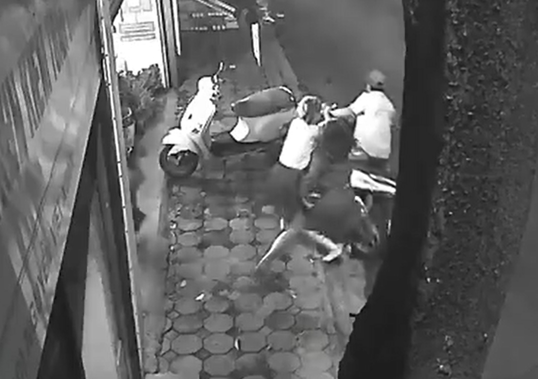 Ten trom be khoa xe SH trong vai giay dinh tau thoat nhung khong thanh hinh anh