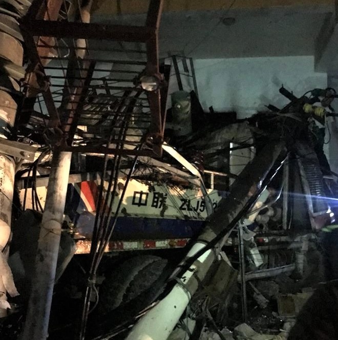 Xe phun bê tông đâm trạm biến áp ảnh 1 Xe phun be tong dam tram bien ap anh 1