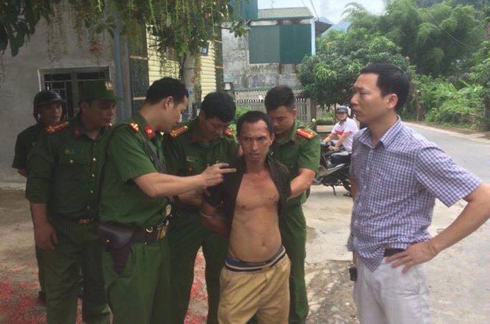 Em chong doat mang chi dau giua duong hinh anh