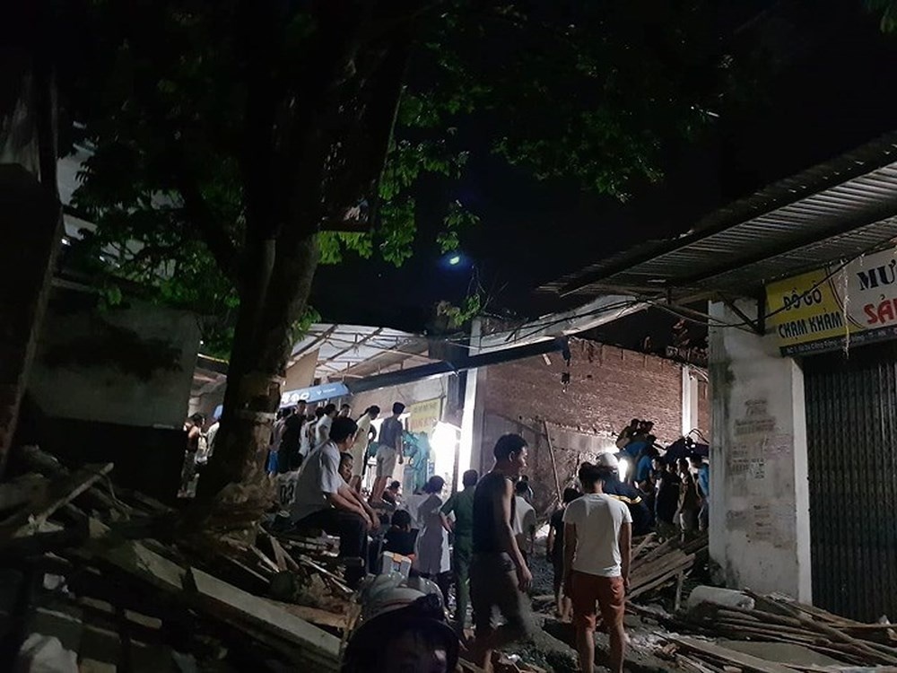 Nha dang xay bi do sap khien 1 nguoi chet hinh anh