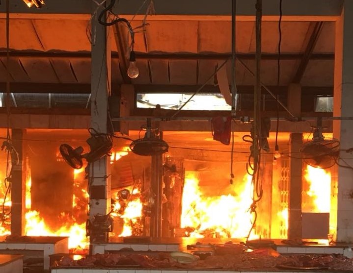 Chay lon o cho Soc Son do chap dien hinh anh