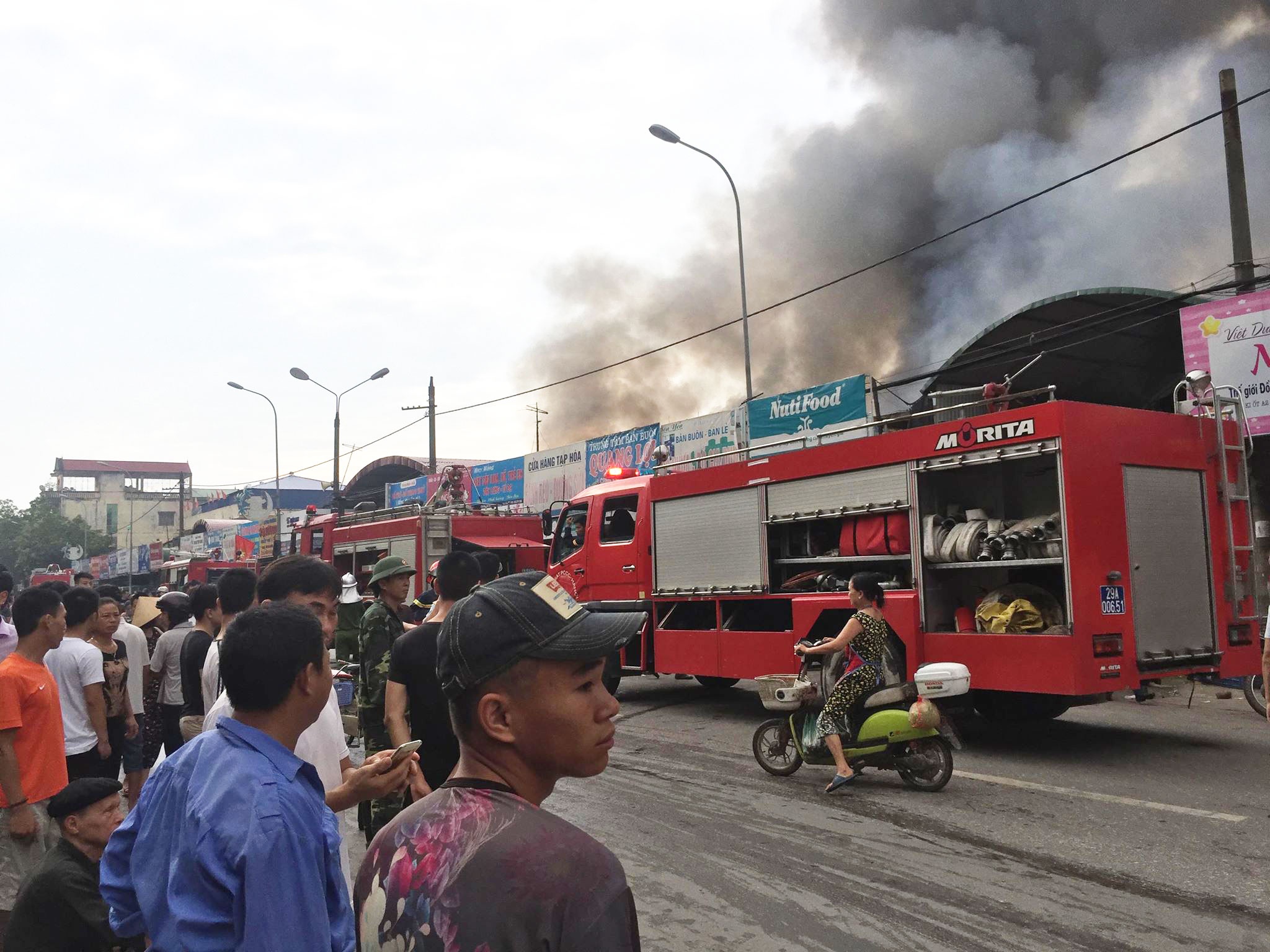 Cháy chợ Sóc Sơn ảnh 2 Chay cho Soc Son anh 2