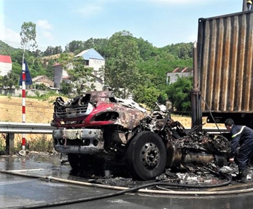 Cháy xe container Lạng Sơn ảnh 1 Chay xe container Lang Son anh 1