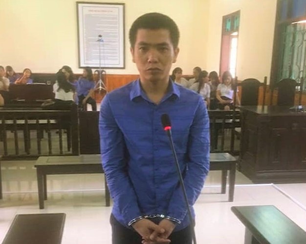 Giau hong phien vao bao cao su, bi cao linh an chung than hinh anh