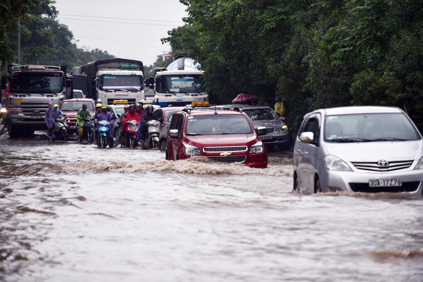 Mua lu ngap Ha Noi anh 6