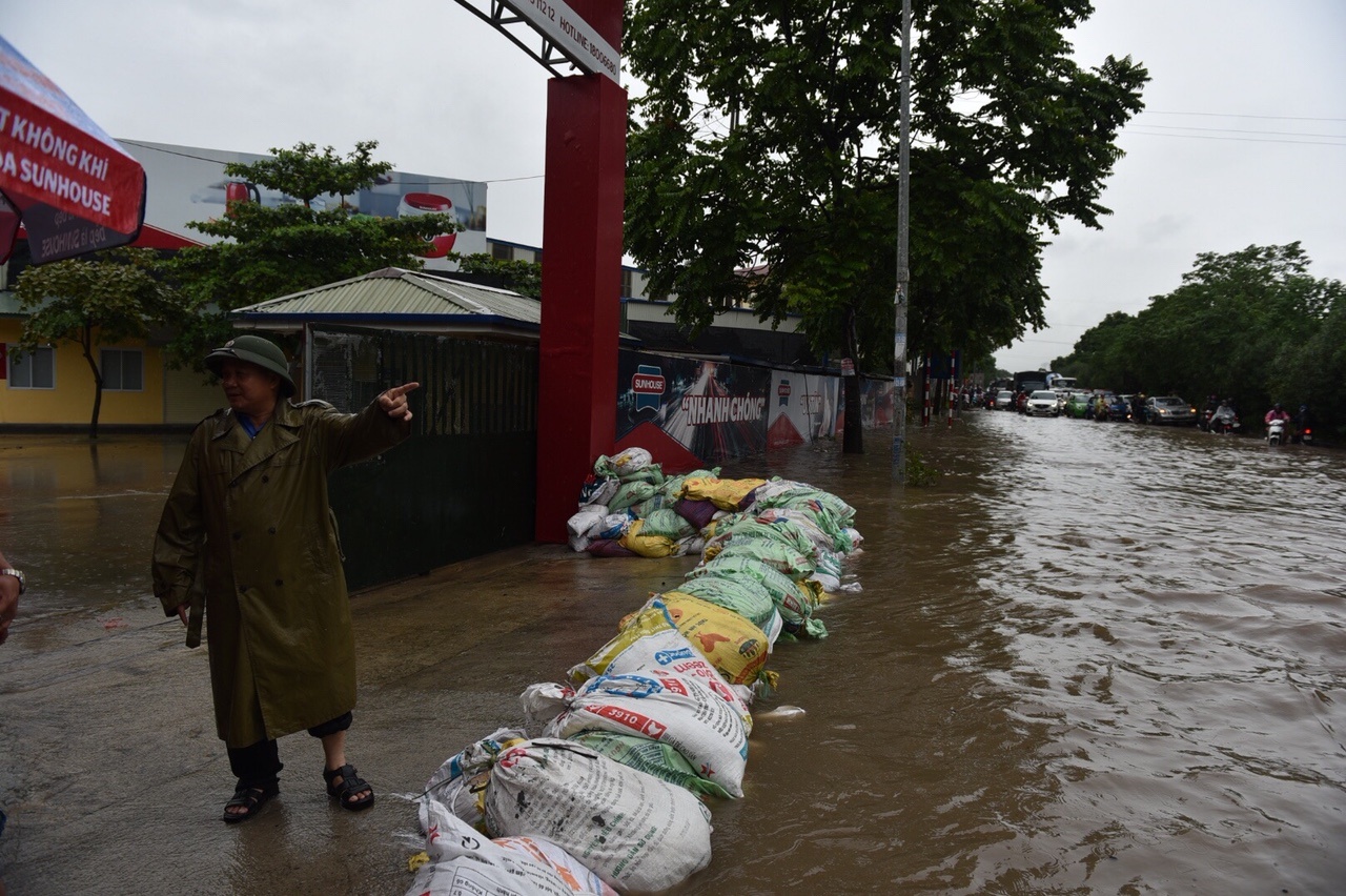 Mua lu ngap Ha Noi anh 8