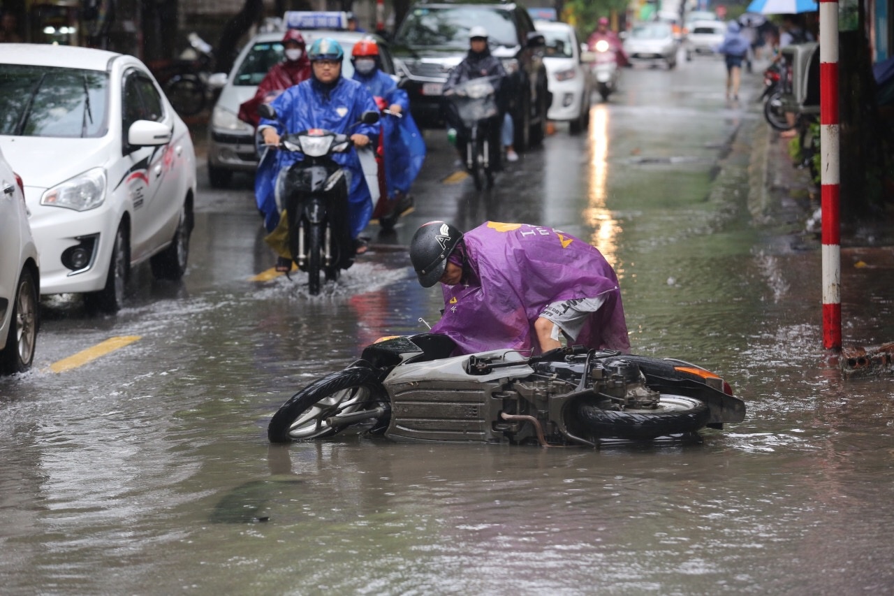 Mua lu ngap Ha Noi anh 16
