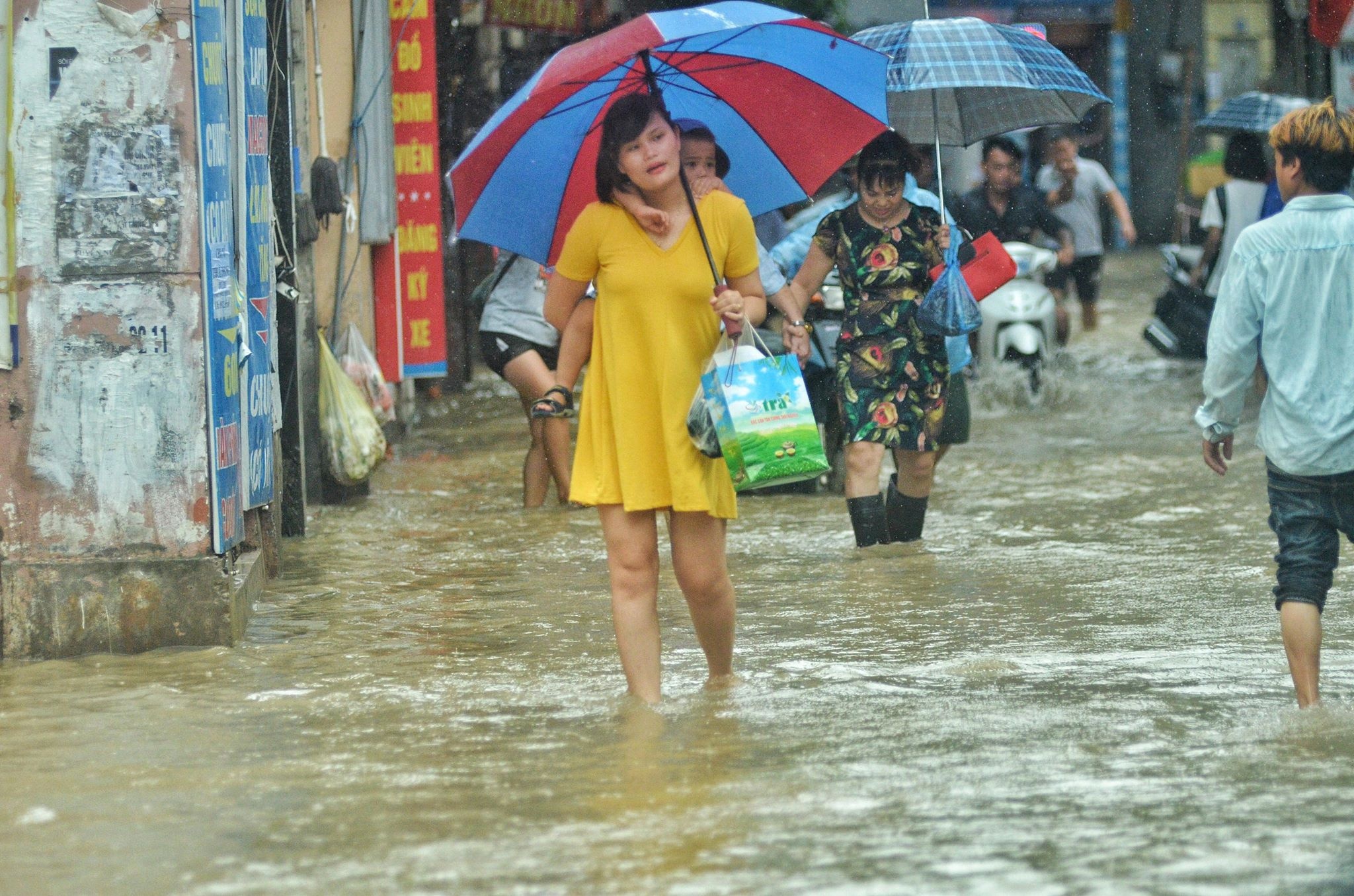 Mua lu ngap Ha Noi anh 15