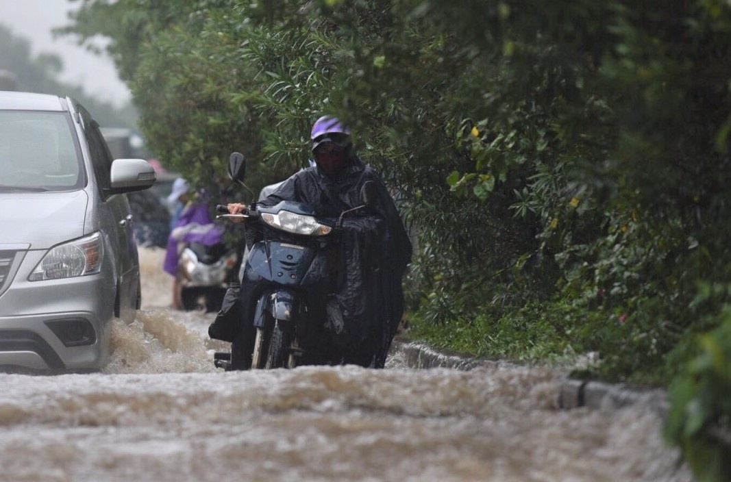 Mua lu ngap Ha Noi anh 7